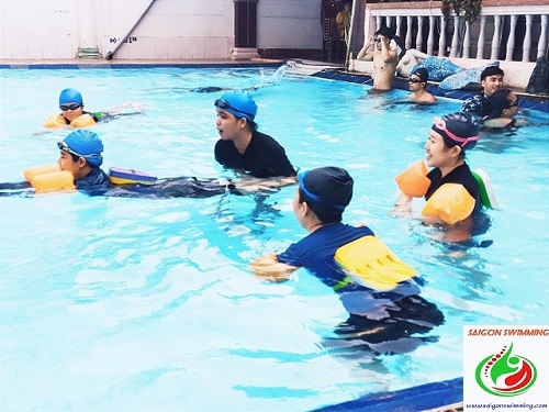  Người chưa biết bơi nên tham gia học bơi hồ bơi Thiên Thai